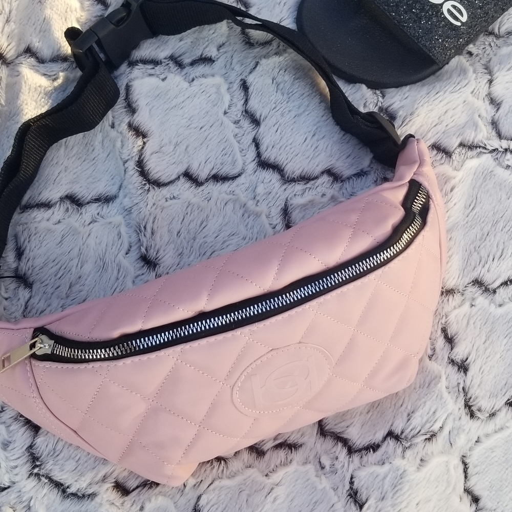 🔥BEBE!!🔥BABY PINK BEBE FANNY PACK!! LAST!! - Picture 2 of 8